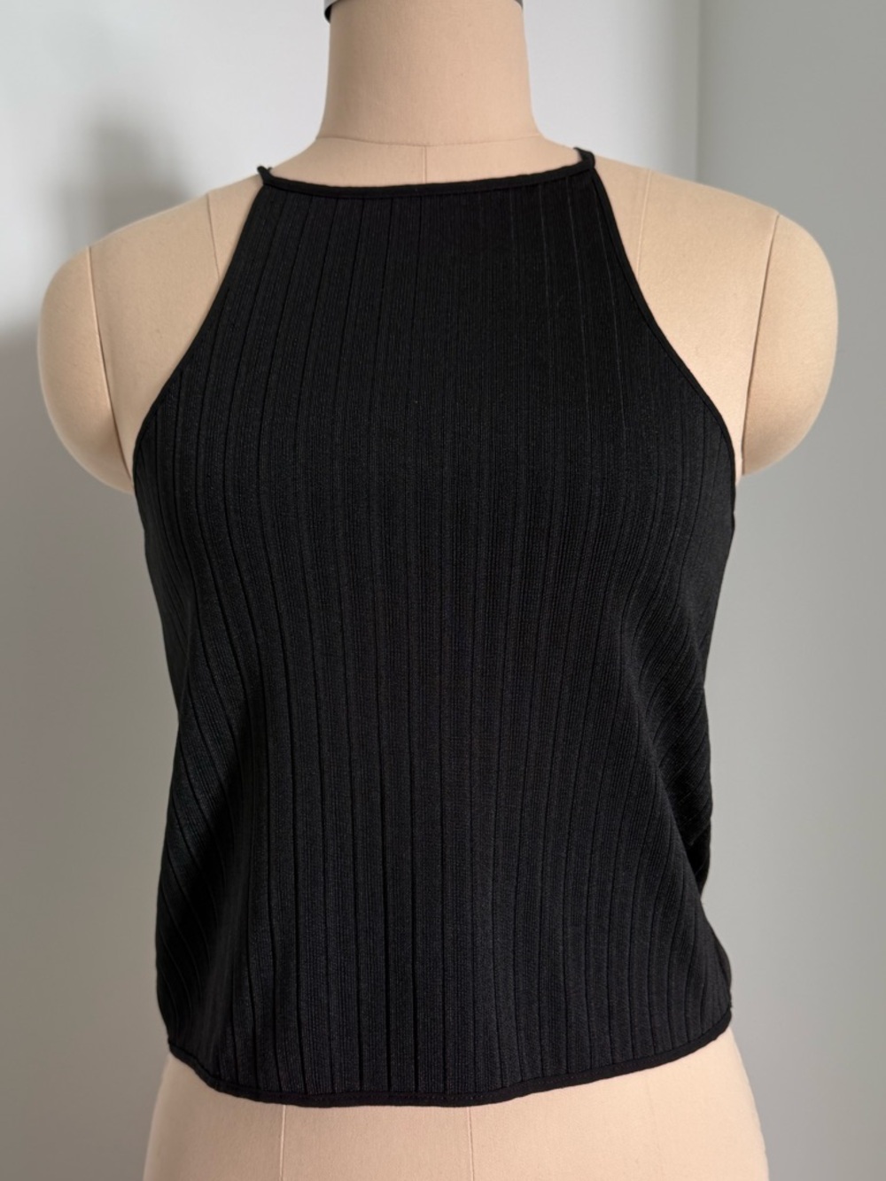ZARA Halter Smooth Ribbed Tank - Picture 2 of 11